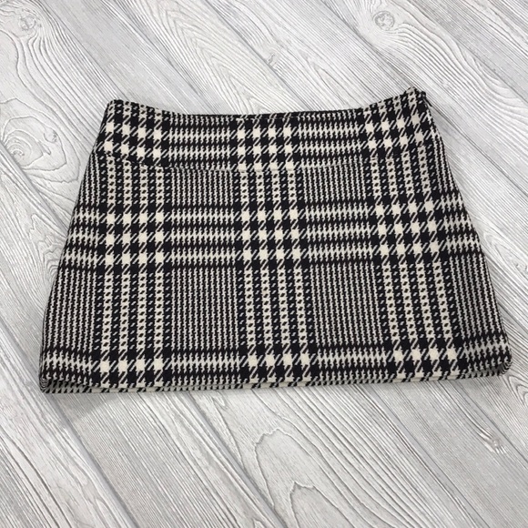 Burberry Dresses & Skirts - Burberry Houndestooth wool mini skirt - sz 8